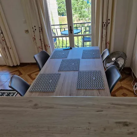 Apartament House *